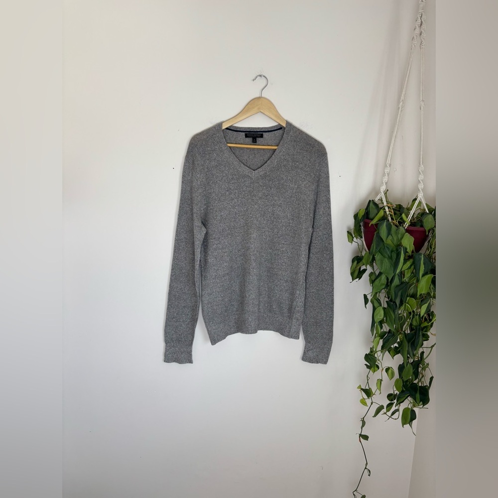 Banana Republic Performance Linen V-neck Pullover
